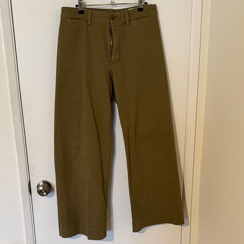 GAP women’s high rise wide leg green pants.